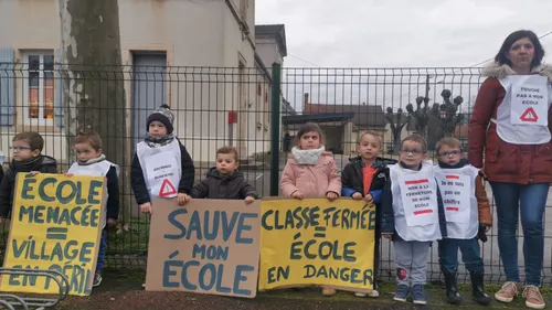 Varanges : mobilisation pour sauver une classe de l'école