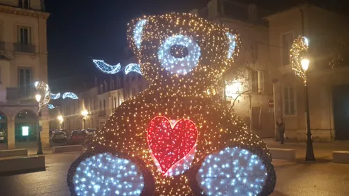 Nathalie KOENDERS ET Nadjoua BELHADEF lancent Les illuminations et...