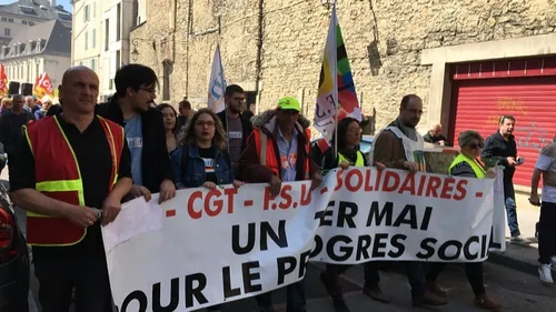 Les manifestants défilent pour ce 1er mai à Dijon 