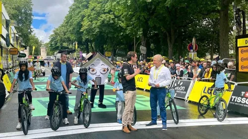 Des vélos offerts à des enfants à l’occasion du Tour de France à...