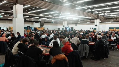 Plus de 800 joueurs de poker se sont rassemblés à Dijon