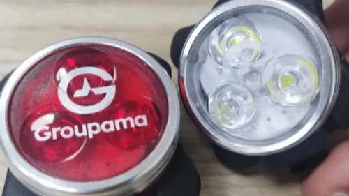 Des kits-lumière distribués aux cyclistes à Dijon 