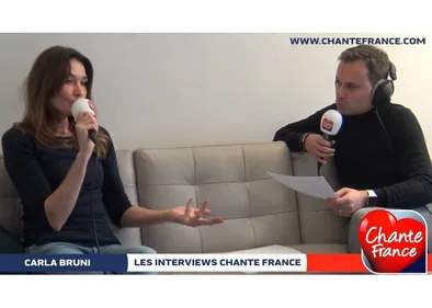 Au départ de sa carrière, Carla Bruni ne voulait pas chanter !