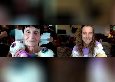 Vidéo : L'adorable surprise de Julien Doré pour une fan de 90 ans