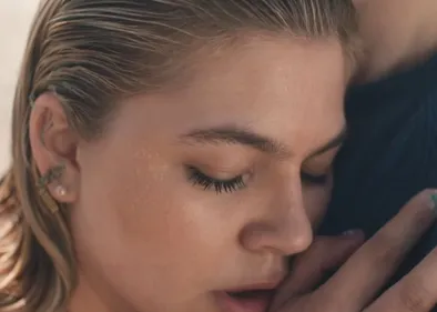 Regardez Louane chanter « Aimer à mort »