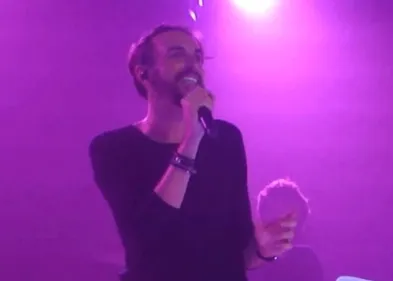 Vidéo : Christophe Willem donne de la voix en hommage aux victimes...
