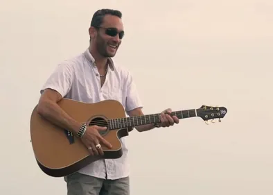 Jean-Baptiste Guegan répond à ses détracteurs... en chanson !