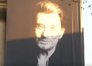 Johnny Hallyday entre dans la légende, regardez les adieux du public