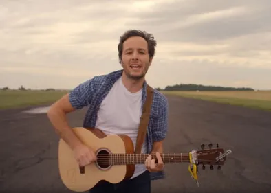 Chante France - Vianney met « N'attendons pas » en images !