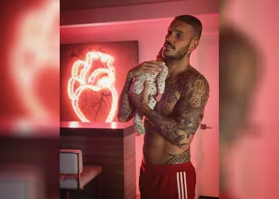 M.Pokora dévoile un premier cliché en compagnie de son bébé !