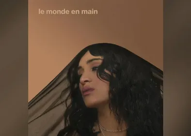 Camélia Jordana a « Le monde en main »