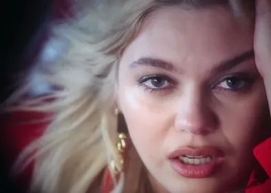 Louane fait souffler la « Tornade » : regardez !