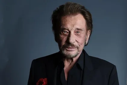 JOHNNY HALLYDAY est décédé à l'age de 74 ans