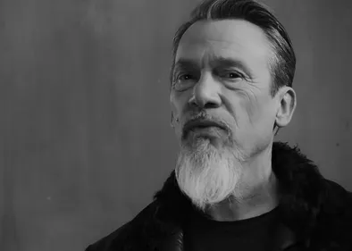 Florent Pagny voit le monde en « Noir et blanc » : le clip