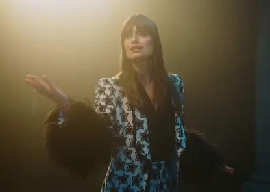 Clara Luciani « Respire encore » : un clip comme une ode à la fête