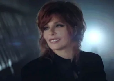 Quelques secondes du clip de « Désobéissance » de Mylène Farmer...