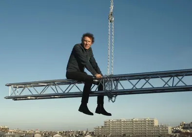 Le titre engagé d'Alain Souchon, « Ici et là » a désormais son clip