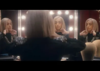 Bilal Hassani : le clip officiel de « Roi » est sorti !