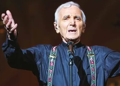 Charles Aznavour à l'hôpital après une chute à son domicile