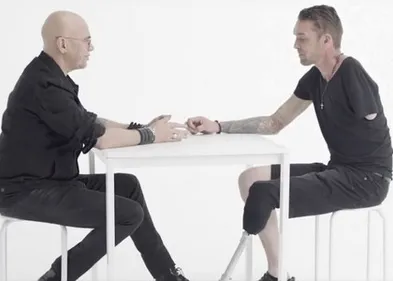 « On n'est pas seul sur la Terre » : le clip de Pascal Obispo sur...