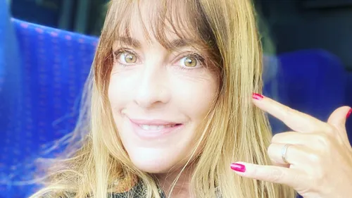 Eve Angeli, qui sort un nouvel album, est « grand-mère » !