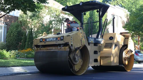 Trois jeunes interpellés au volant d'un rouleau compresseur  à...