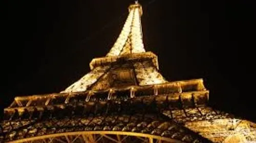 Trois hommes interpellés après avoir escaladé la tour Eiffel