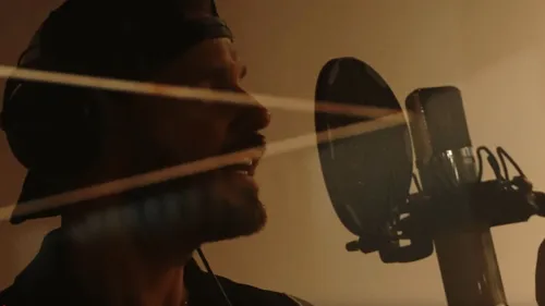 Écoutez le titre romantique « Mille fois » de Matt Pokora