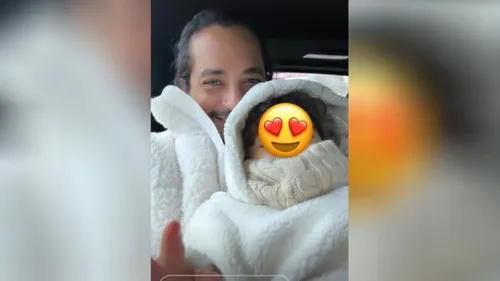 Slimane dévoile une photo adorable avec sa fille 