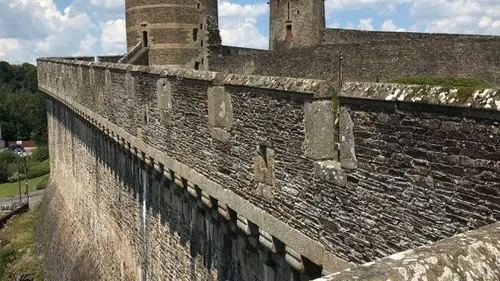 Carte Postale : Visite du Château de Fougères