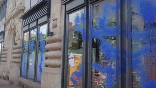 Une action d’Extinction Rebellion contre la Banque Populaire