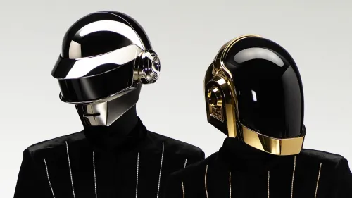 Daft Punk : le livre We were The Robots traduit en français est...