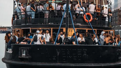L’Iboat, le célèbre club flottant à Bordeaux est en danger