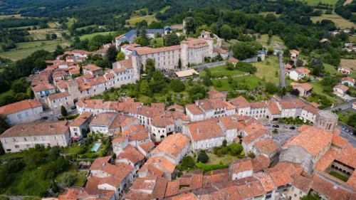À l’école de Saint-Lizier, les parents d’élèves expriment leur colère.