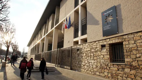 Val-de-Marne : un adolescent mortellement poignardé devant un lycée