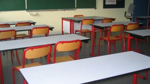 Attaque terroriste dans un lycée d'Arras : une minute de silence...
