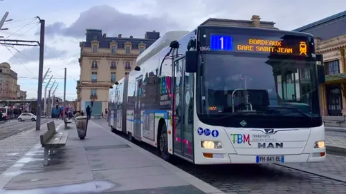 Gironde : Un bus se renverse, 18 personnes restent bloquées