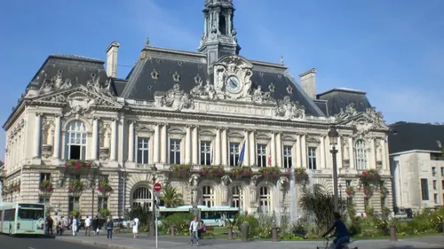 Tours : cinq millions d’euros pour répondre à la grève des agents