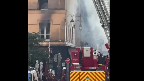 Un incendie ravage un immeuble au cœur de Paris