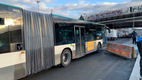 Un bus RATP filmé à contresens sur le périphérique à Paris
