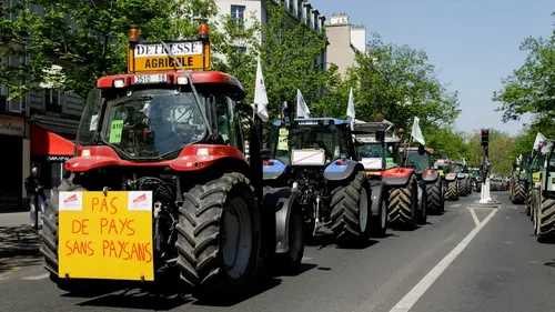 Les agriculteurs en colère manifestent à Paris