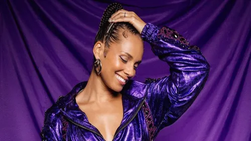 Alicia Keys dévoile une chanson surprise pour fêter les 20 ans de...