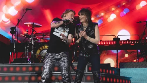 Chrissie Hynde rejoint les Guns N’ Roses sur scène pour "Bad...
