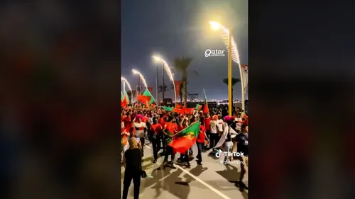 Coupe du monde au Qatar : de vrais-faux supporters dans les rues ?...