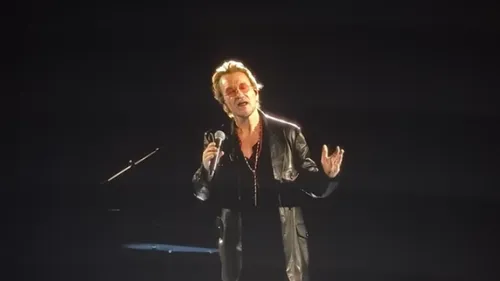 U2 reprend "Dont Dream It’s Over" sur scène 