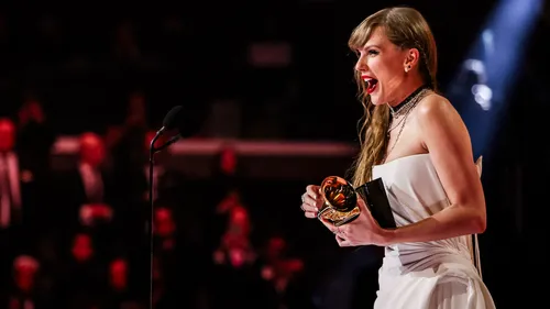 Grammy Awards 2024 : Taylor Swift remporte son quatrième prix du...