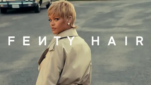 Rihanna annonce sa nouvelle gamme Fenty avec un look original !