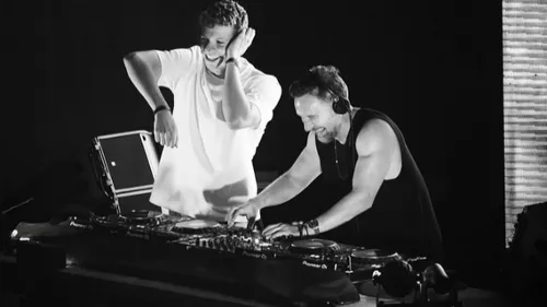 David Guetta : il partage son DJ set avec... Léon Marchand