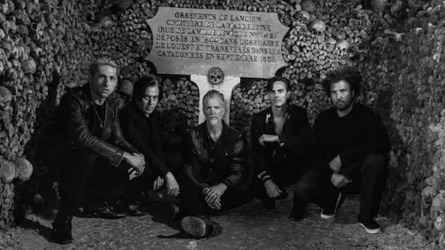 "Alive From The Catacombs" de QOTSA a une date de sortie 