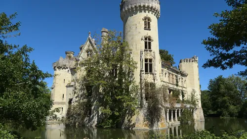 La Mothe Chandeniers : le château de la Vienne aux 27.000...